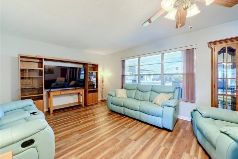 Villa ou maison à vendre à Haines City, Floride: 3 chambres, 148.27 m2 № 2324347 - photo 8