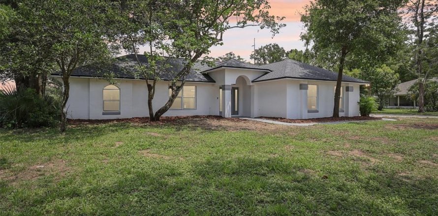 House in Sorrento, Florida 3 bedrooms, 150.41 sq.m. № 1813501