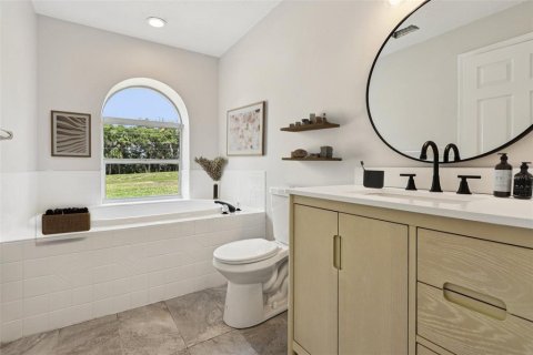 House in Sorrento, Florida 3 bedrooms, 150.41 sq.m. № 1813501 - photo 18