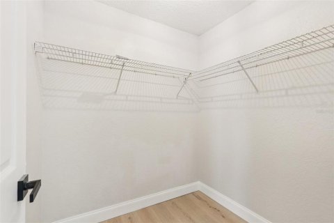 House in Sorrento, Florida 3 bedrooms, 150.41 sq.m. № 1813501 - photo 17