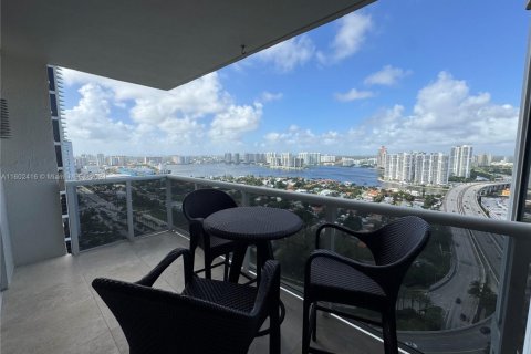 Condominio en venta en Sunny Isles Beach, Florida, 3 dormitorios, 226.68 m2 № 1234937 - foto 11