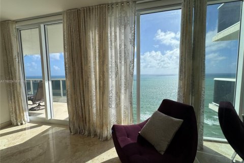 Condominio en venta en Sunny Isles Beach, Florida, 3 dormitorios, 226.68 m2 № 1234937 - foto 17