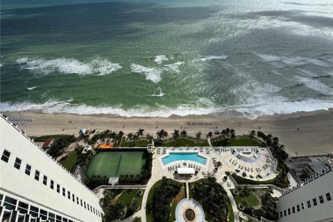 Condominio en venta en Sunny Isles Beach, Florida, 3 dormitorios, 226.68 m2 № 1234937 - foto 2