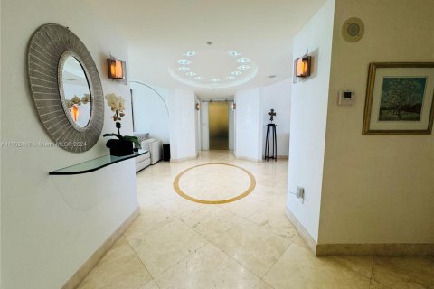 Condominio en venta en Sunny Isles Beach, Florida, 3 dormitorios, 226.68 m2 № 1234937 - foto 3