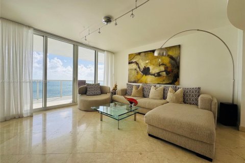 Condominio en venta en Sunny Isles Beach, Florida, 3 dormitorios, 226.68 m2 № 1234937 - foto 4