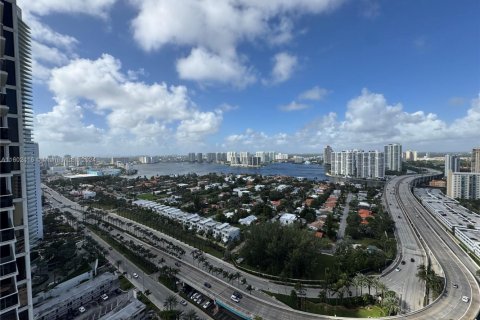 Condominio en venta en Sunny Isles Beach, Florida, 3 dormitorios, 226.68 m2 № 1234937 - foto 12