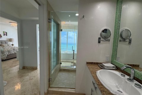 Condominio en venta en Sunny Isles Beach, Florida, 3 dormitorios, 226.68 m2 № 1234937 - foto 21