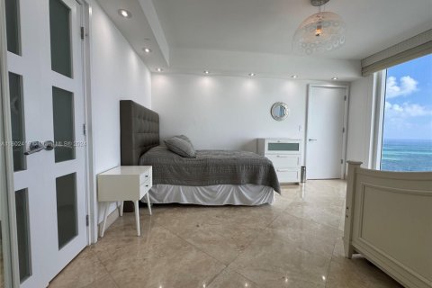 Condominio en venta en Sunny Isles Beach, Florida, 3 dormitorios, 226.68 m2 № 1234937 - foto 24