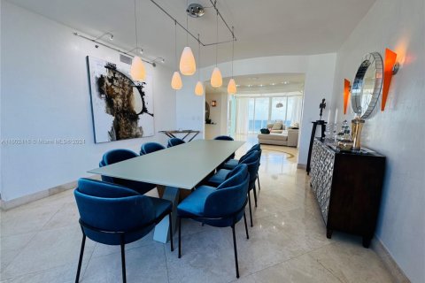 Condominio en venta en Sunny Isles Beach, Florida, 3 dormitorios, 226.68 m2 № 1234937 - foto 8