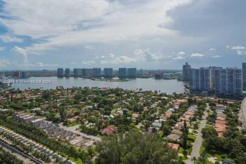 Condominio en venta en Sunny Isles Beach, Florida, 3 dormitorios, 226.68 m2 № 1234937 - foto 1