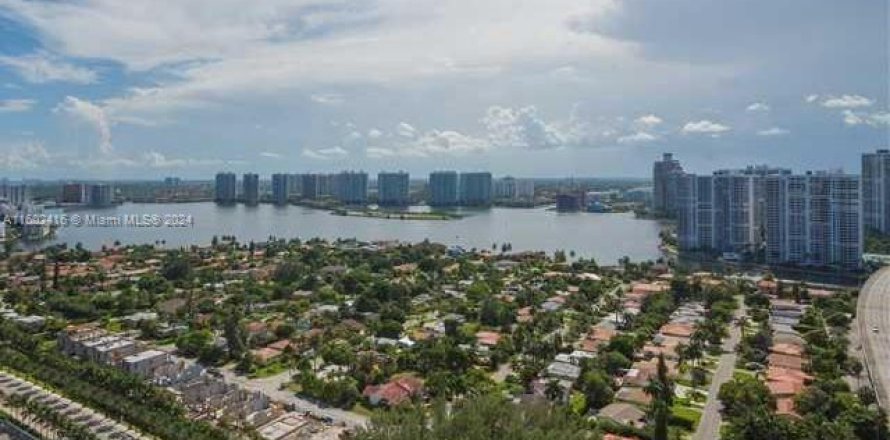 Condominio en Sunny Isles Beach, Florida, 3 dormitorios № 1234937