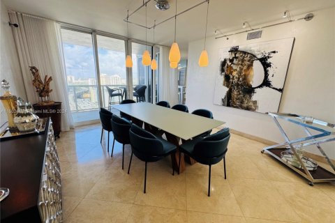 Condominio en venta en Sunny Isles Beach, Florida, 3 dormitorios, 226.68 m2 № 1234937 - foto 10