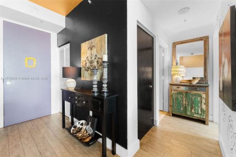 Condo in Miami, Florida, 2 bedrooms  № 1936341 - photo 10