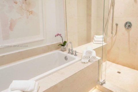 Купить кондоминиум в Майами, Флорида 2 спальни, 119.84м2, № 1991626 - фото 8