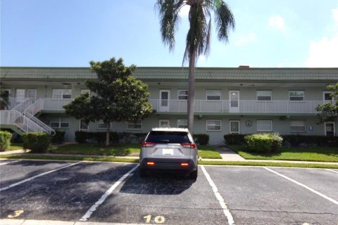 Condo in Clearwater, Florida, 2 bedrooms  № 1347520 - photo 1