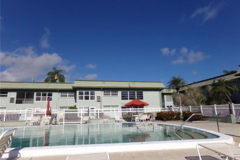Copropriété à vendre à Clearwater, Floride: 2 chambres, 79.43 m2 № 1347520 - photo 25