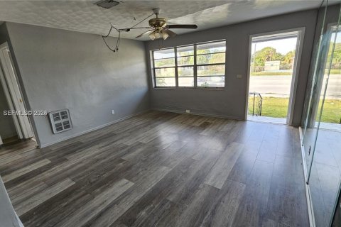 Снять в аренду виллу или дом в Помпано-Бич, Флорида 3 спальни, 99.03м2, № 2046278 - фото 12