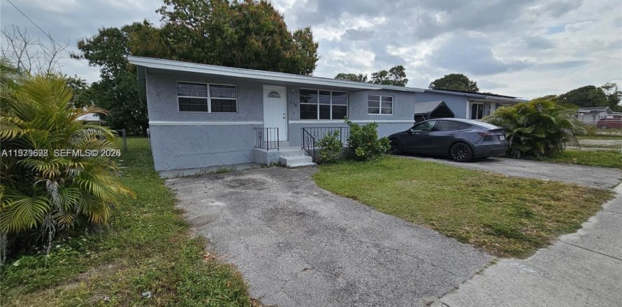 Дом в Помпано-Бич, Флорида 3 спальни, 99.03м2 № 2046278