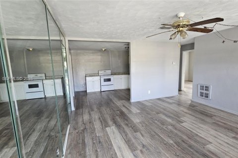 Снять в аренду виллу или дом в Помпано-Бич, Флорида 3 спальни, 99.03м2, № 2046278 - фото 6