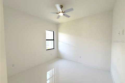 House in Cape Coral, Florida 4 bedrooms, 176.89 sq.m. № 2342699 - photo 21