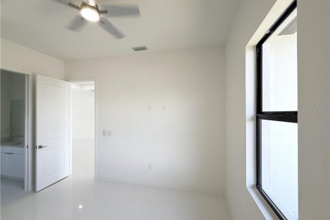 House in Cape Coral, Florida 4 bedrooms, 176.89 sq.m. № 2342699 - photo 26
