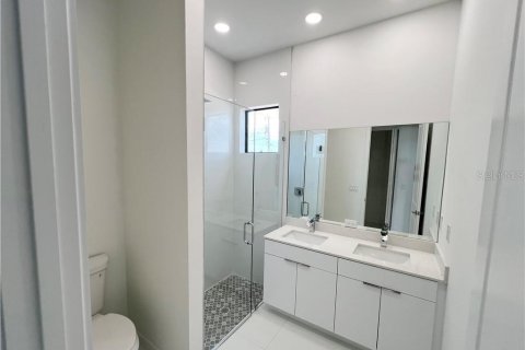 House in Cape Coral, Florida 4 bedrooms, 176.89 sq.m. № 2342699 - photo 16