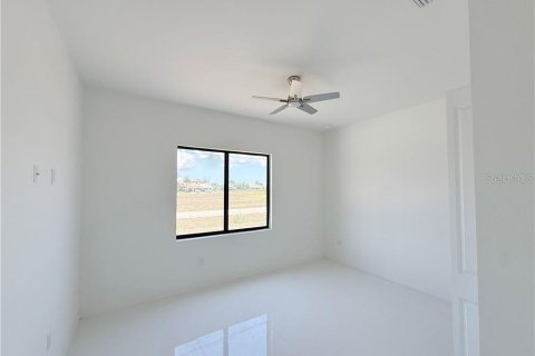 House in Cape Coral, Florida 4 bedrooms, 176.89 sq.m. № 2342699 - photo 14
