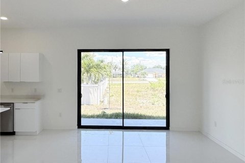 House in Cape Coral, Florida 4 bedrooms, 176.89 sq.m. № 2342699 - photo 5