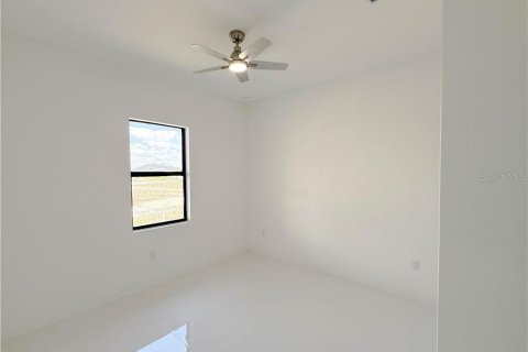 House in Cape Coral, Florida 4 bedrooms, 176.89 sq.m. № 2342699 - photo 25