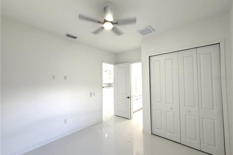 House in Cape Coral, Florida 4 bedrooms, 176.89 sq.m. № 2342699 - photo 23