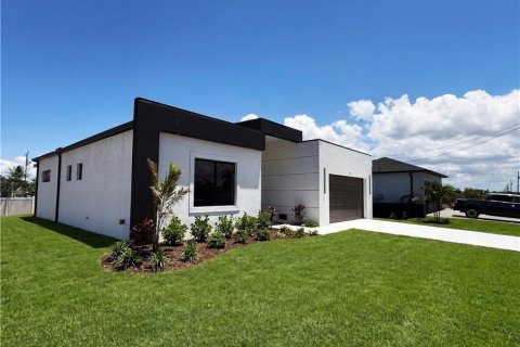Villa ou maison à Cape Coral, Floride 4 chambres, 176.89 m2 № 2342699