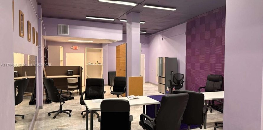 Commercial property in Hollywood, Florida № 1985616