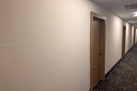 Commercial property in Hollywood, Florida № 1985616 - photo 5