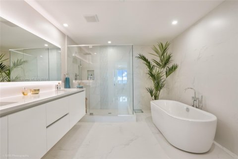 Купить кондоминиум в Помпано-Бич, Флорида 7 спален, 578.32м2, № 949877 - фото 16