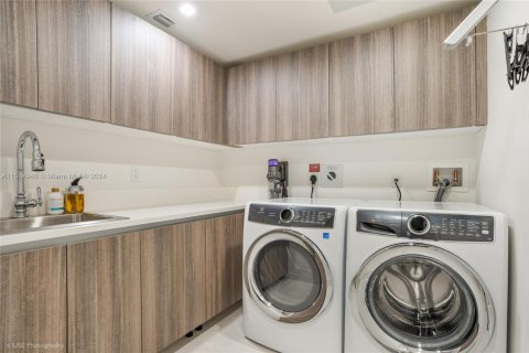 Купить кондоминиум в Помпано-Бич, Флорида 7 спален, 578.32м2, № 949877 - фото 21
