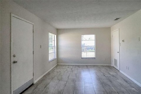 Immobilier commercial à vendre à Tampa, Floride: 4 chambres, 130.81 m2 № 2310841 - photo 7