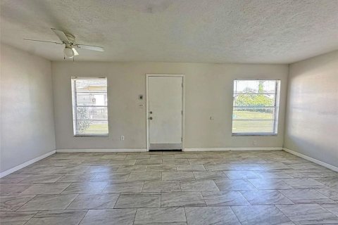 Immobilier commercial à vendre à Tampa, Floride: 4 chambres, 130.81 m2 № 2310841 - photo 5