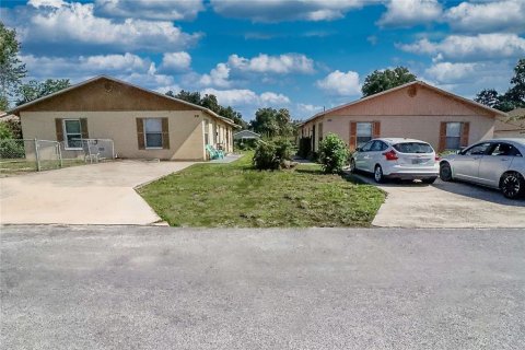 Immobilier commercial à Tampa, Floride 4 chambres, 130.81 m2 № 2310841
