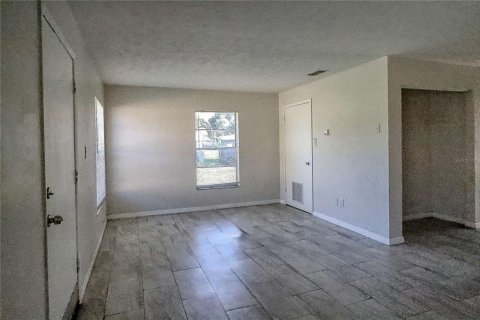 Immobilier commercial à vendre à Tampa, Floride: 4 chambres, 130.81 m2 № 2310841 - photo 8