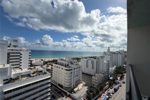Condominio en Miami Beach, Florida, 1 dormitorio  № 2001543