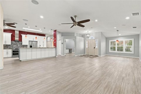 House in Palm Harbor, Florida 3 bedrooms, 185.9 sq.m. № 2426038 - photo 6