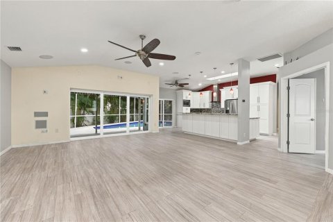 House in Palm Harbor, Florida 3 bedrooms, 185.9 sq.m. № 2426038 - photo 5