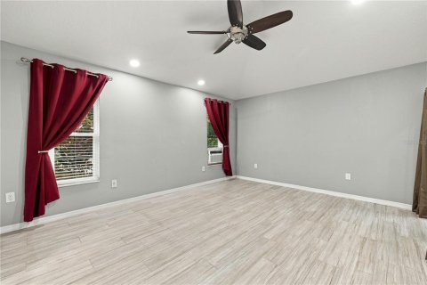 House in Palm Harbor, Florida 3 bedrooms, 185.9 sq.m. № 2426038 - photo 13
