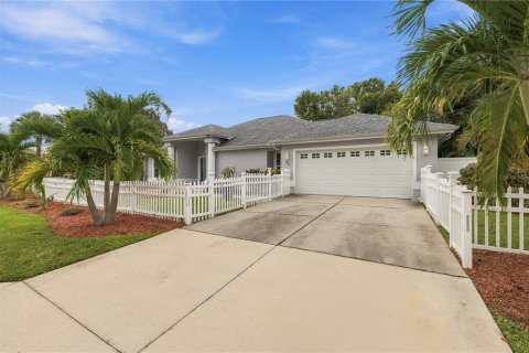 House in Palm Harbor, Florida 3 bedrooms, 185.9 sq.m. № 2426038 - photo 2