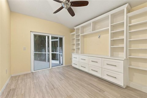 House in Palm Harbor, Florida 3 bedrooms, 185.9 sq.m. № 2426038 - photo 19
