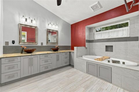 House in Palm Harbor, Florida 3 bedrooms, 185.9 sq.m. № 2426038 - photo 15