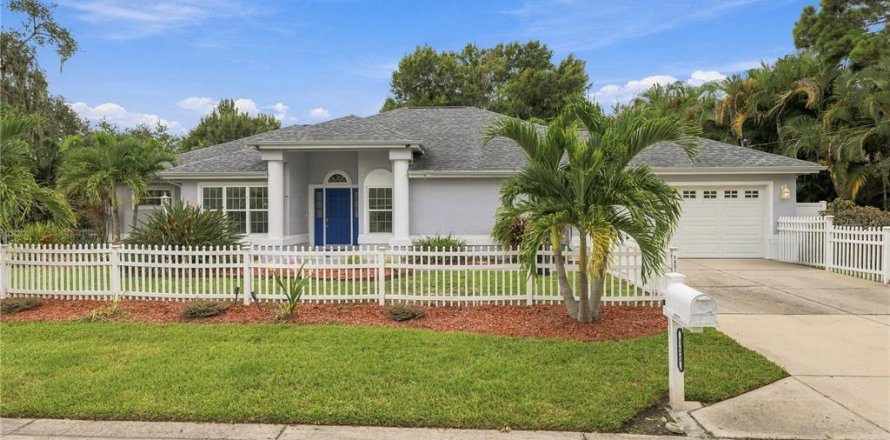 House in Palm Harbor, Florida 3 bedrooms, 185.9 sq.m. № 2426038