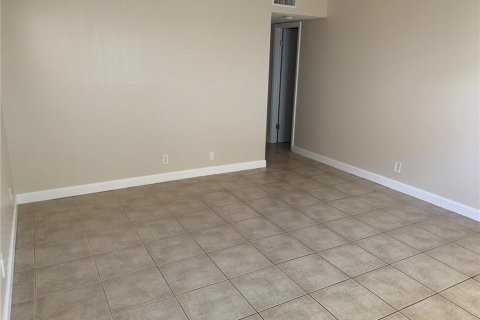 Copropriété à vendre à Pompano Beach, Floride: 2 chambres, 79.43 m2 № 2084432 - photo 3