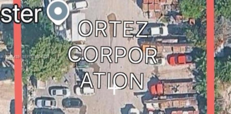 Propiedad comercial en Hialeah, Florida № 2153746