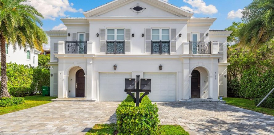Touwnhouse à Coral Gables, Floride 4 chambres, 237.83 m2 № 2000759